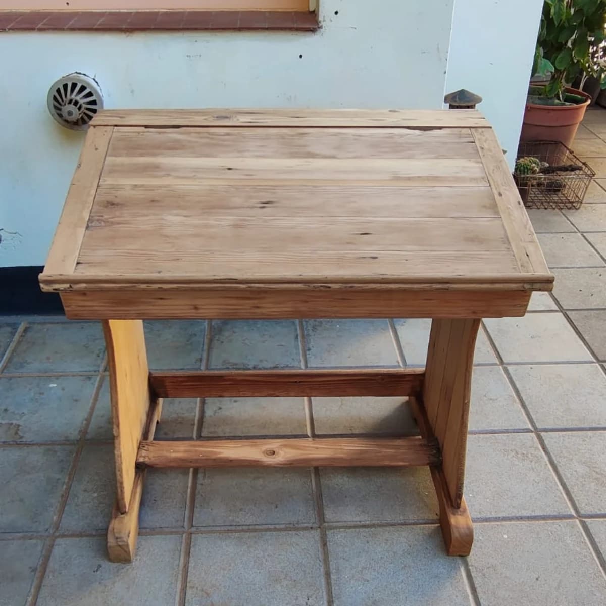 Pupitre Escolar Antiguo Restaurado – Madera Maciza