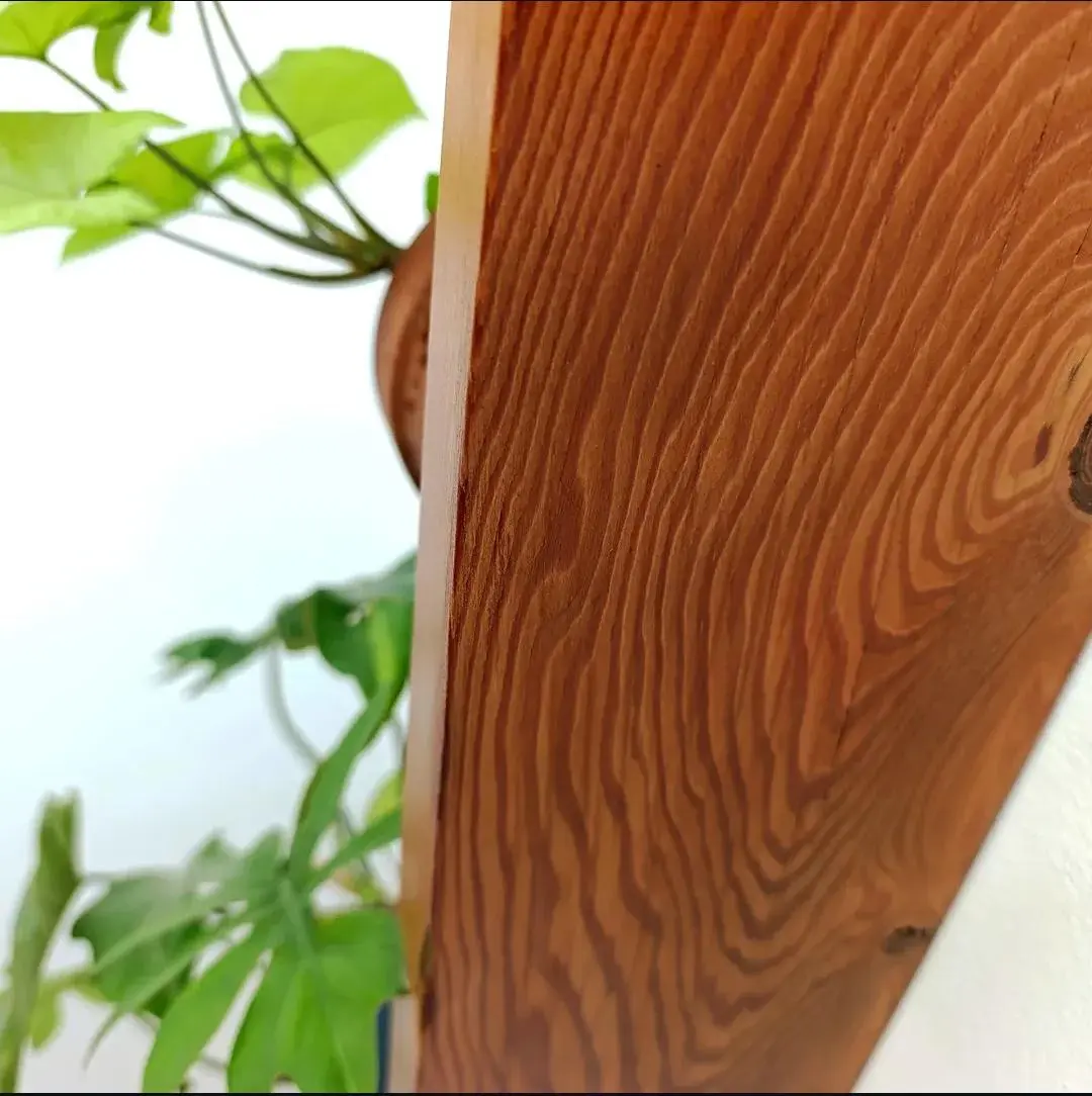 MUEBLES CON HISTORIA: Artesanía en madera recuperada.